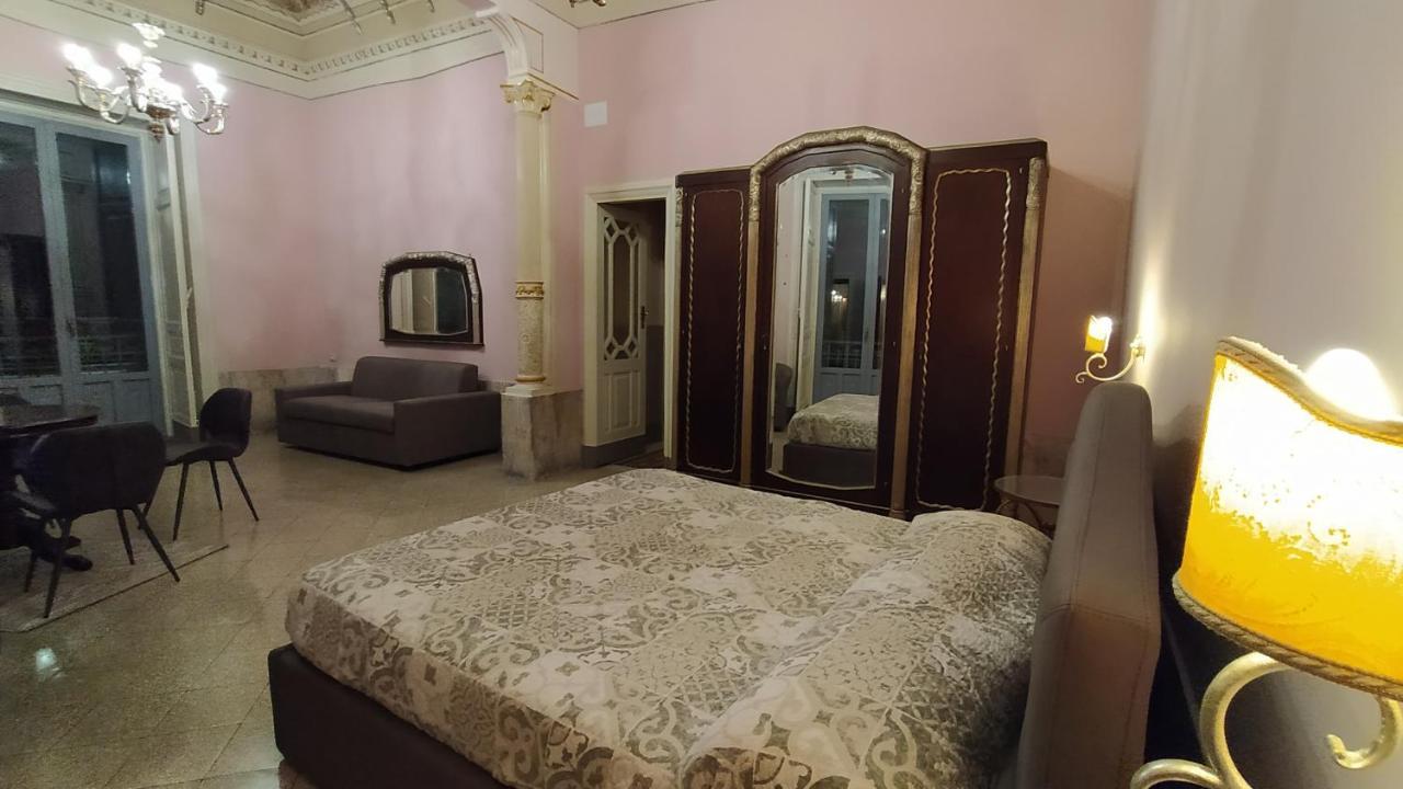 Palazzo Arcidiacono - Luxury Holidays คาตาเนีย ภายนอก รูปภาพ