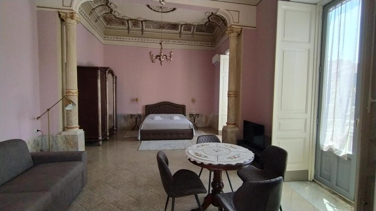 Palazzo Arcidiacono - Luxury Holidays คาตาเนีย ภายนอก รูปภาพ