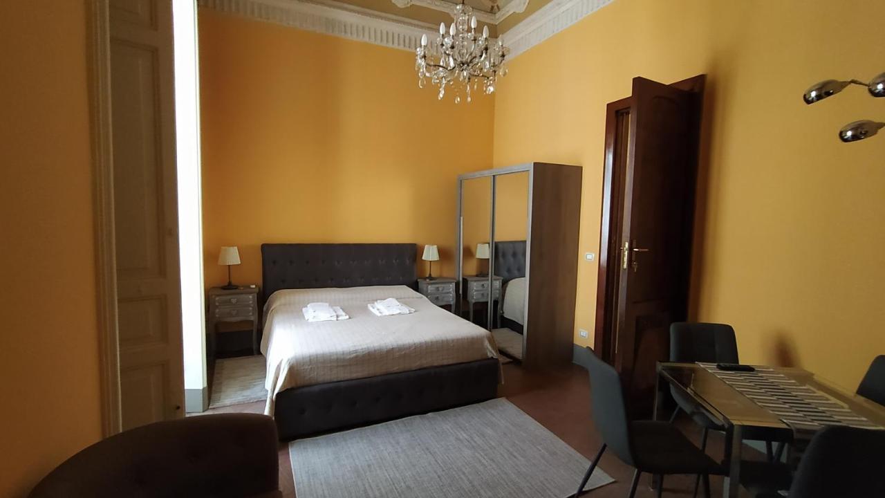 Palazzo Arcidiacono - Luxury Holidays คาตาเนีย ภายนอก รูปภาพ