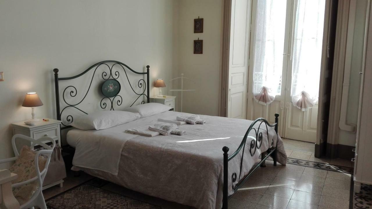 Palazzo Arcidiacono - Luxury Holidays คาตาเนีย ภายนอก รูปภาพ