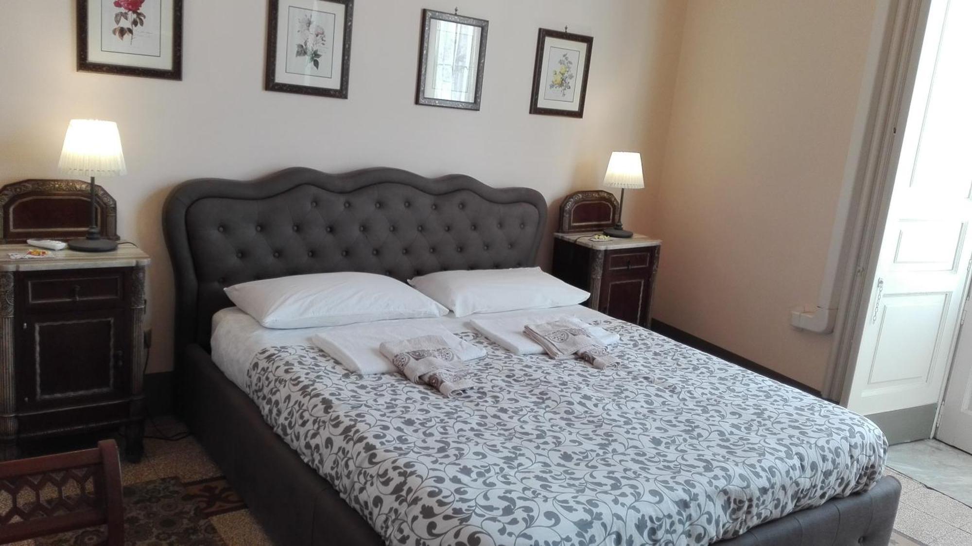 Palazzo Arcidiacono - Luxury Holidays คาตาเนีย ภายนอก รูปภาพ